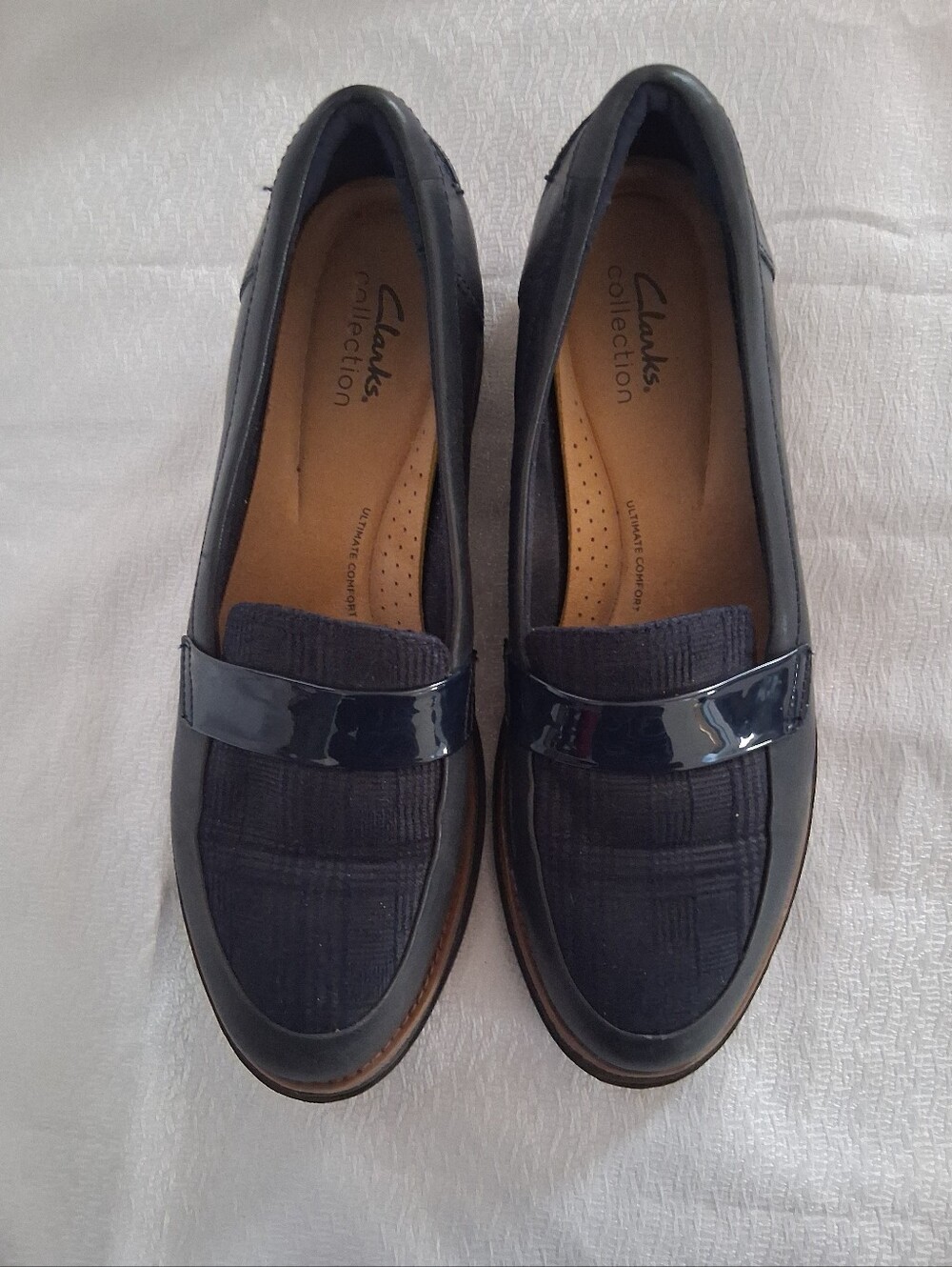 Clarks Women's Black Patent-Trim Loafers Sz 9.5 Pre-owned